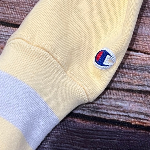 Rhode Island Rams Champion Reverse Weave Crewneck Sweatshirt Mens - Picture 4 of 5